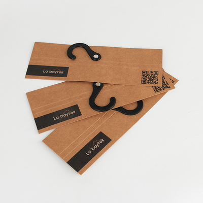 कपड़े के लिए पर्यावरण के अनुकूल कस्टम मुद्रित प्राकृतिक ब्राउन 400gsm क्राफ्ट पेपर हैंगर नमूना कार्ड